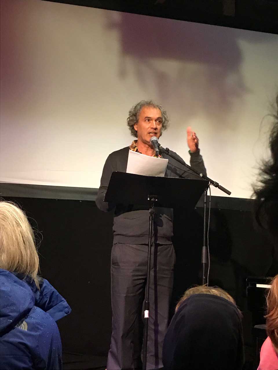 Jan Pieter Koch tijdens de lezing over zijn Opera Awater